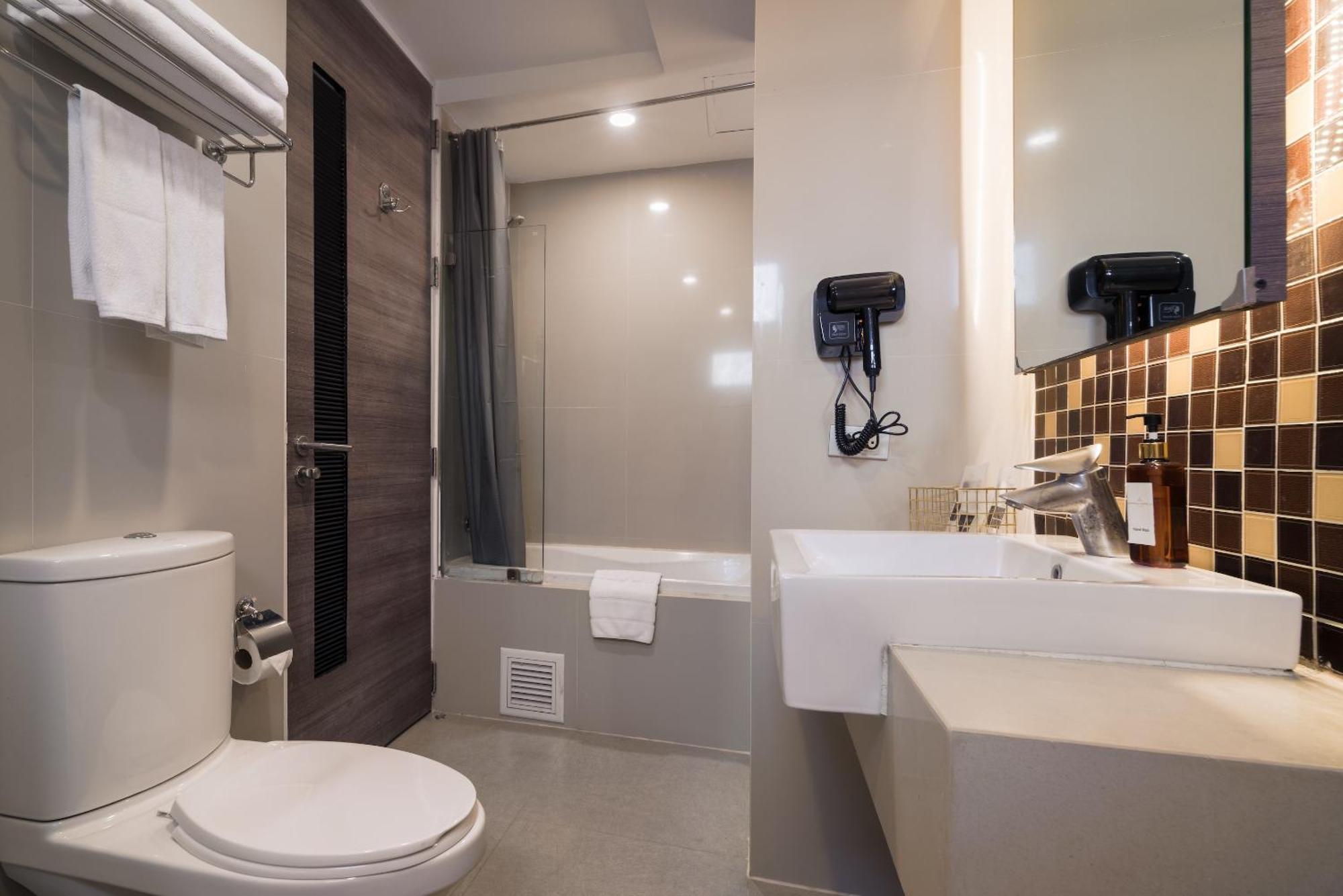 Aspira Suites Sukhumvit 20 กรุงเทพมหานคร ภายนอก รูปภาพ