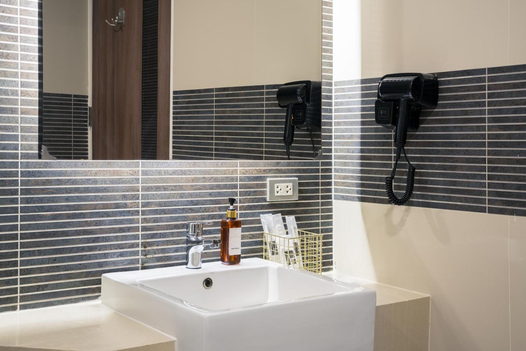 Aspira Suites Sukhumvit 20 กรุงเทพมหานคร ภายนอก รูปภาพ